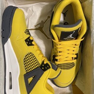 6Y Jordans Retro Lightning GS